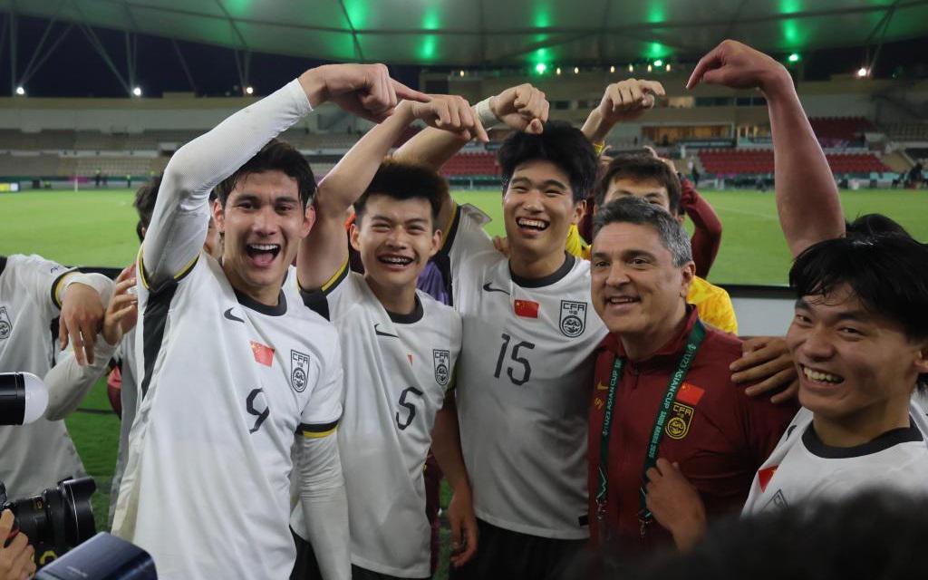 进军亚洲杯决赛,U23国足用“力量足球”展现自信|新京报快评