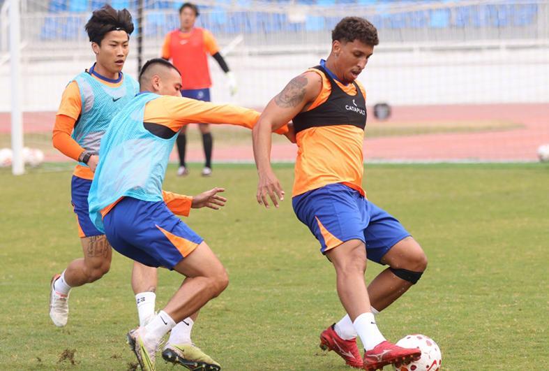 半岛体育入口-泰山B队冲甲文旅能养活两支球队？铁人欲打破争冠格局 轻敌必自毙