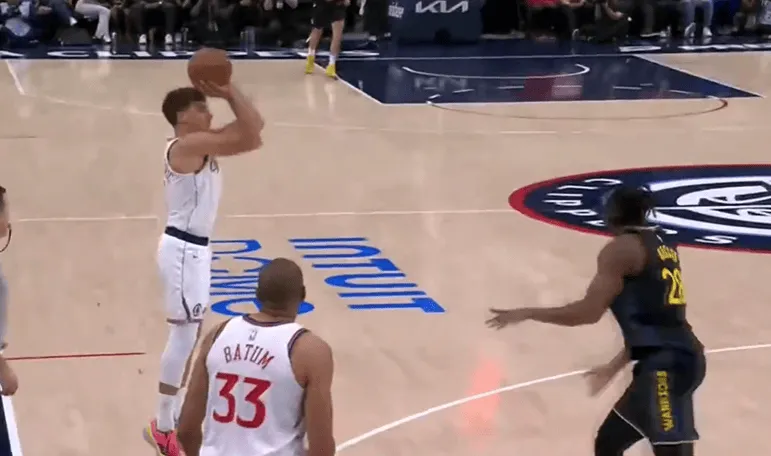 半岛体育入口-波格丹时隔一个月进入轮换,首节上来就在45度角命中三分