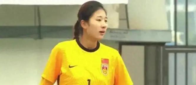 半岛体育-1-0太惊险!中国U20女足3连胜夺A组头名,成功避开朝韩日澳